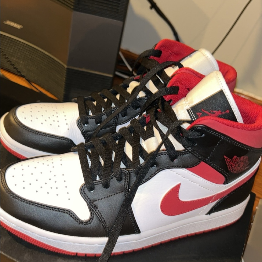 Air Jordan 1 Mid, white/gym red-black, size 8 men’s/women’s 9 1/2❤️ - Picture 5 of 6